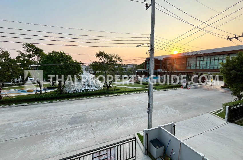 House with Shared Pool in Bangnatrad 